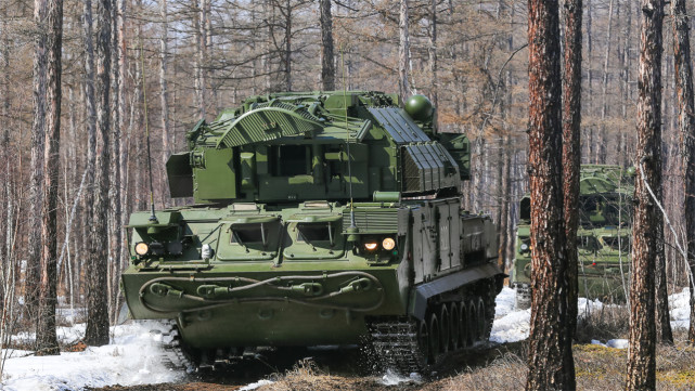 俄軍投入重型裝備 擊落烏克蘭TB-2無(wú)人機(jī)7架 (圖1) 俄軍投入重型裝備 擊落烏克蘭TB-2無(wú)人機(jī)7架 (圖1)