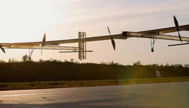 多家外媒持續(xù)關(guān)注中國大型太陽能無人機(jī)首飛成功(圖1) 多家外媒持續(xù)關(guān)注中國大型太陽能無人機(jī)首飛成功(圖1)